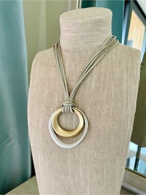 NWT- Layered Circles Pendant Necklace in Taupe with Matte Gold & Silver Rings